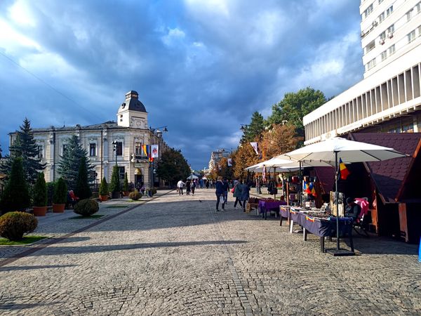 Shopping zwischen historischen Bauten