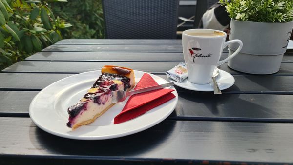 Köstliche Kuchen inmitten der Natur