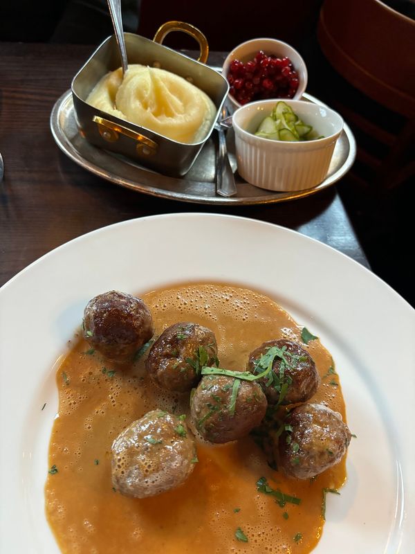 Traditionelle schwedische Bar mit Charme