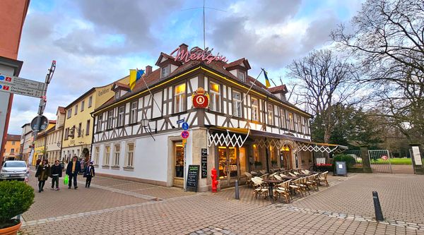 Leckeres Frühstück mit Schlossblick