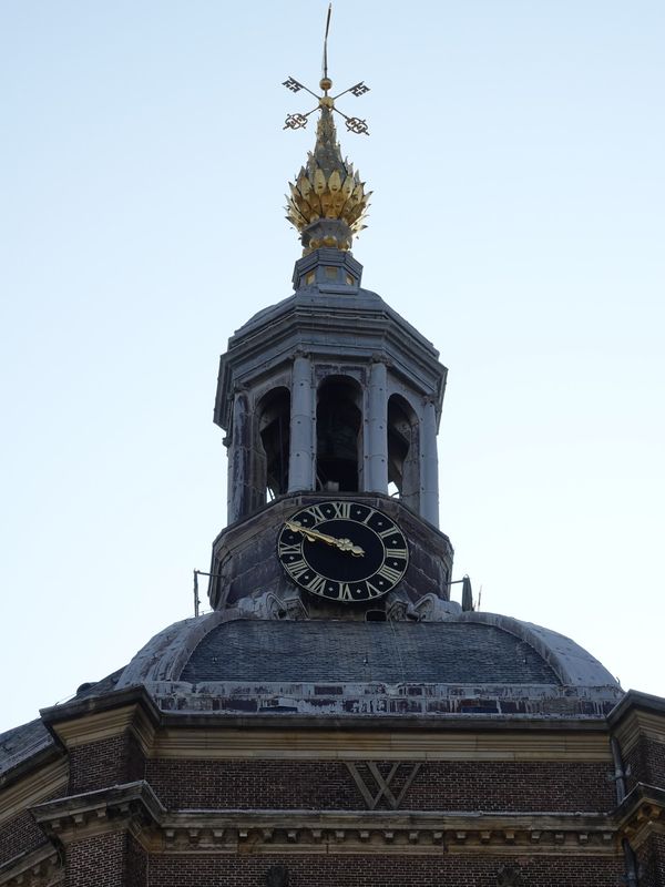 Bewundere die runde Kuppel der Marekerk