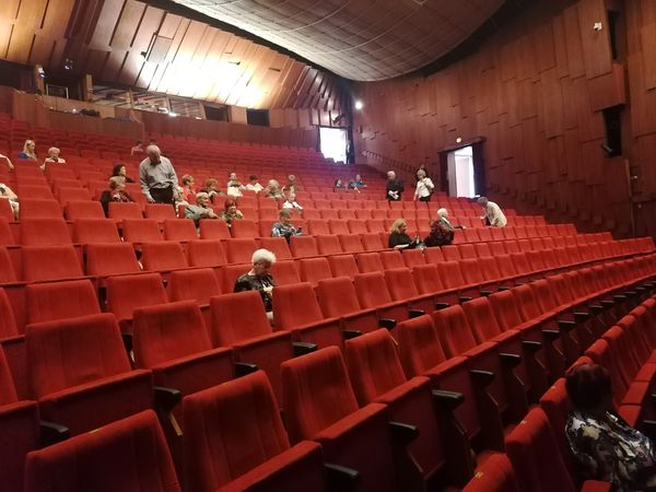 Erlebe eine Vorstellung im historischen Nationaltheater