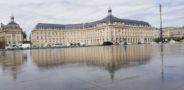 Magische Spiegelungen am Wasser