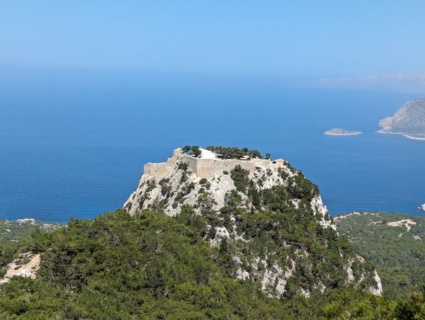 Mittelalterliche Burg mit spektakulärer Aussicht