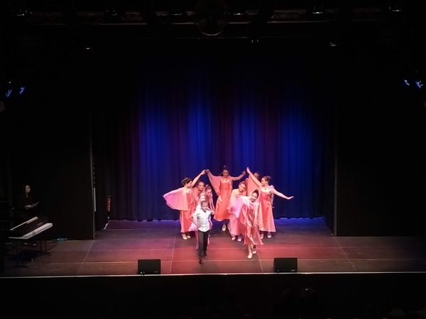 Erlebe Live-Musik und Comedy