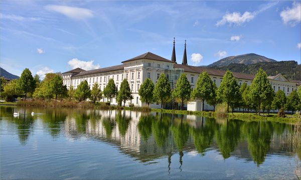 Bestaune die weltgrößte Klosterbibliothek