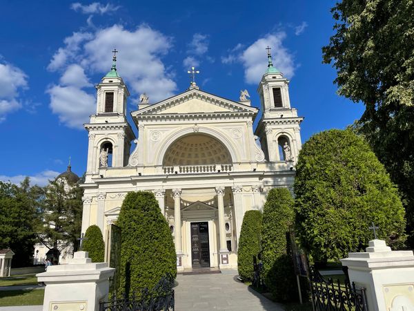 Ein Mammutknochen in der Kirche