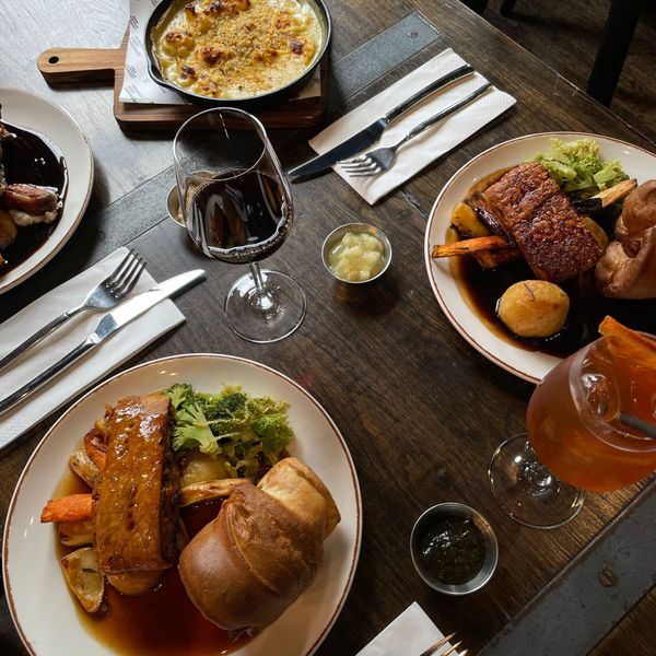 Brunch und Drinks im Freien
