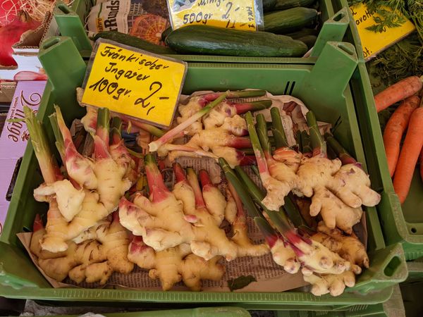 Frische lokale Produkte direkt vom Markt