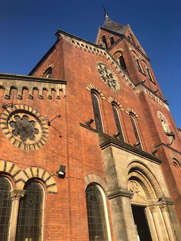 Entdecke die verborgene Kirche