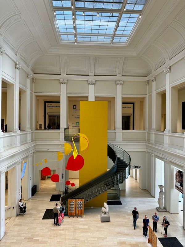 Tauche ein in Dänemarks größte Kunstsammlung