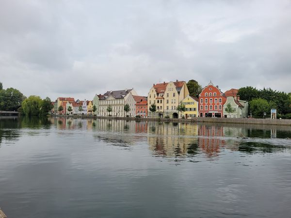 Italienische Küche am Fluss