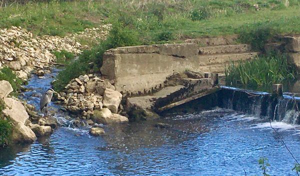 Verstecktes Freibad im Fluss