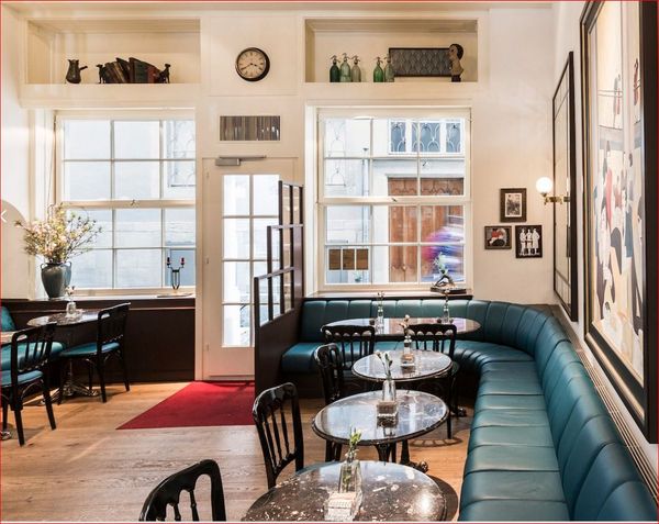 Kleines Bistro mit großem Pariser Charme