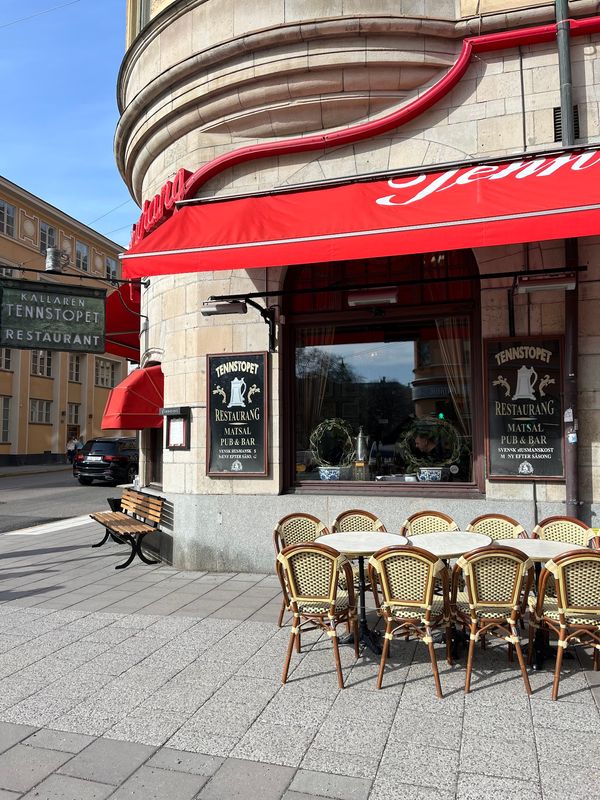 Traditionelle schwedische Bar mit Charme