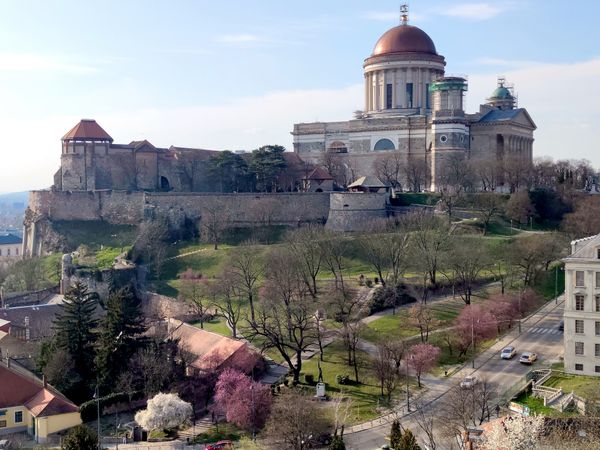 Bewundern Sie die mächtige Esztergom Basilika