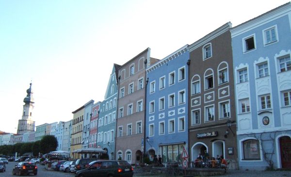 Historisches Flair in einer alten Burgkeller-Bar