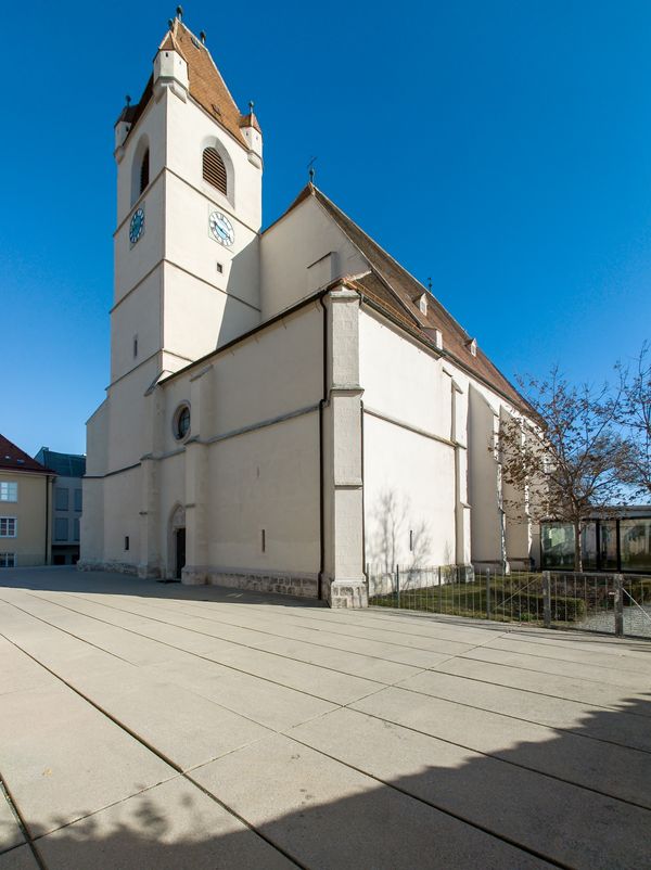 Bewundere gotische Architektur in voller Pracht