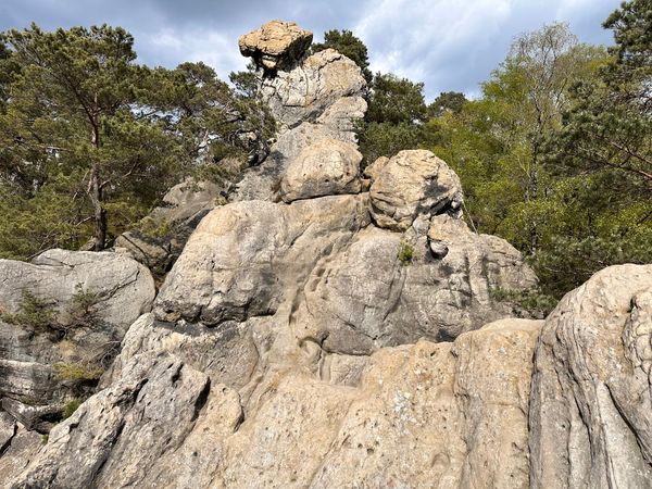 Wandern am Felsenmassiv mit sagenhafter Aussicht