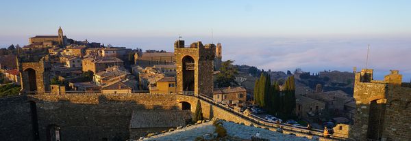 Genieße Brunello in historischem Ambiente