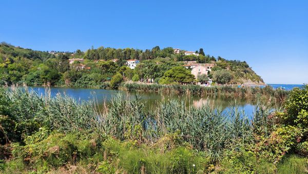 Klippenweg mit Meerblick