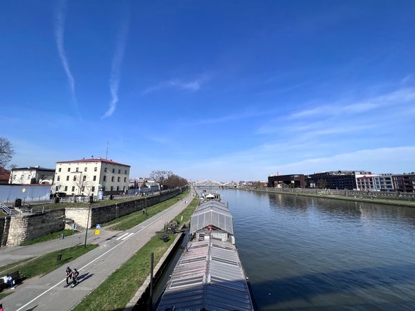 Liebesschlösser und Kunst in der Luft