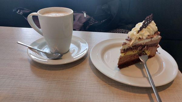 Frühstück mit Hafenblick