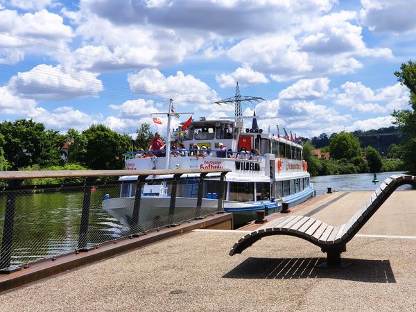 Entspannte Stunden auf dem Wasser