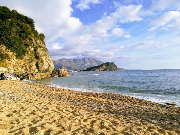 Sonnenbaden am malerischen Mogren Strand