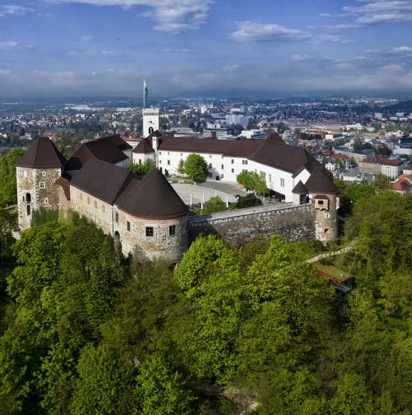 Eintauchen in mittelalterliche Pracht und moderne Annehmlichkeiten