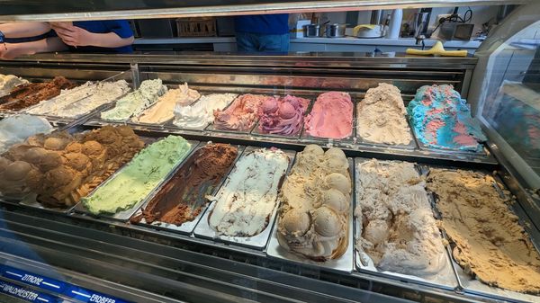 Beliebtes Eis direkt am Hafen