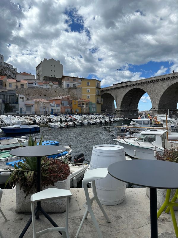 Aperitif am Hafen