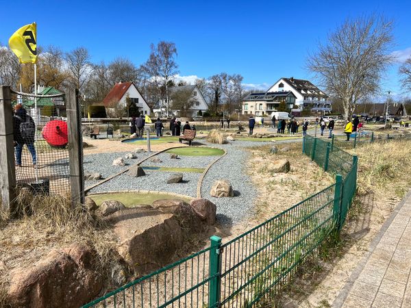 Minigolfen mit Meerblick