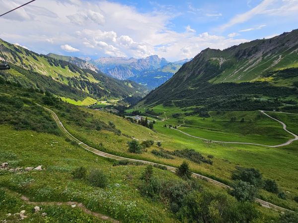 Bergpanorama mit der Seilbahn erleben