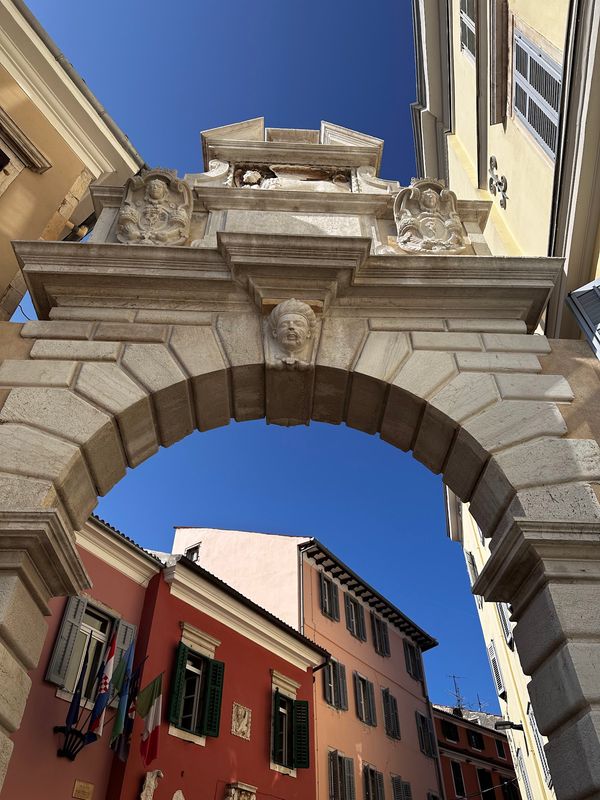 Verlier dich in den Gassen von Rovinjs Altstadt