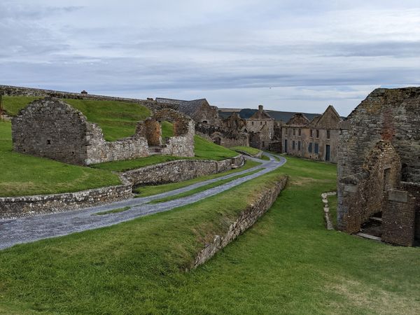 Historische Festung mit Meerblick