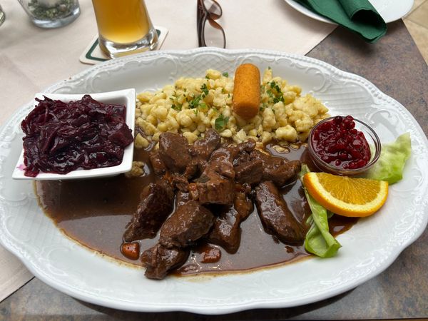 Gemütlicher Biergarten an der Salzach