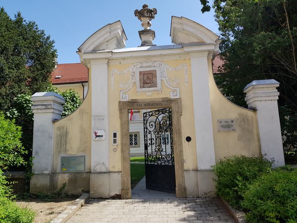 Bewundern Sie die gotische Schönheit der Stadtpfarrkirche