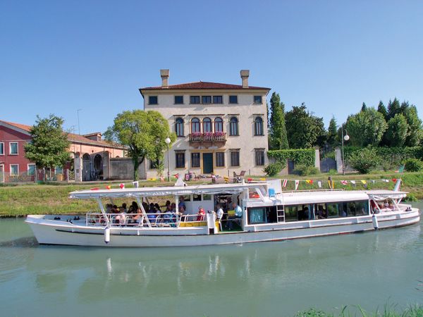 Mit dem Boot historische Villen entdecken