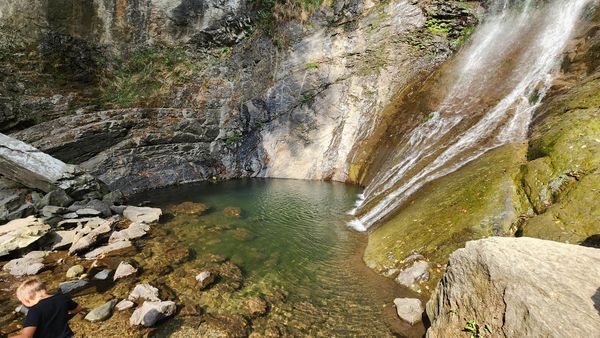 Erkunde versteckte Wasserfälle