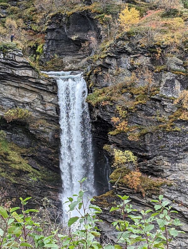 Hinter dem Wasserfall wandern