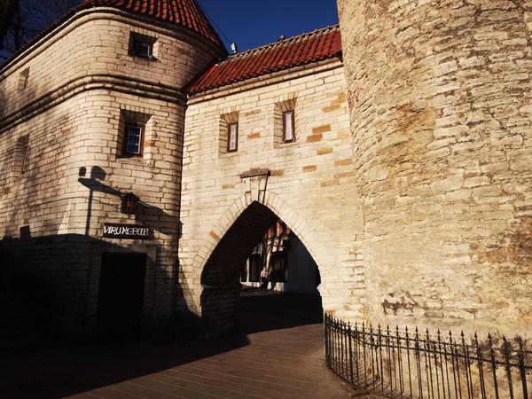 Mittelalterliches Tor zum Herzen Tallinns