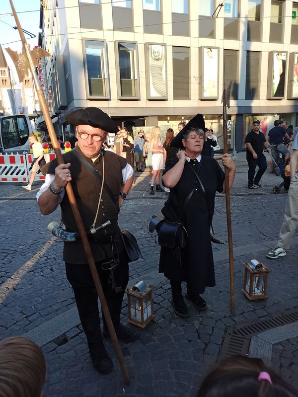 Erlebe Würzburgs Geschichte humorvoll und unterhaltsam bei Nacht