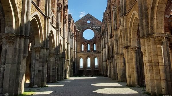 Besuch einer beeindruckenden Kloster-Ruine