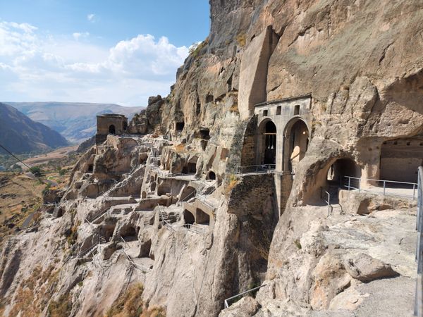 Erkunde die Höhlenstadt Vardzia