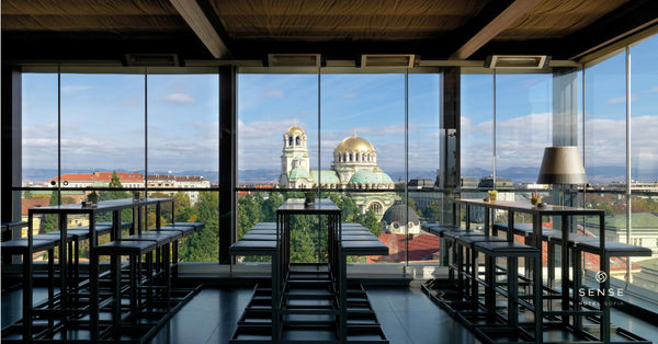 Atemberaubende Aussicht über Sofia bei Nacht