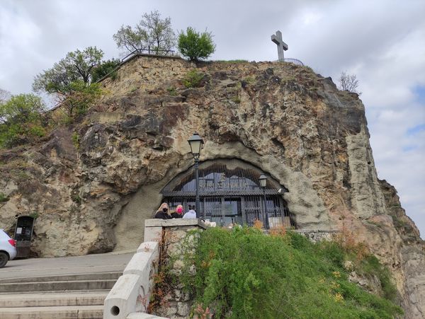 Kirche in der Höhle