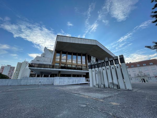 Erlebe eine Vorstellung im historischen Nationaltheater