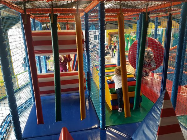 Buntes Spieleparadies für Kinder