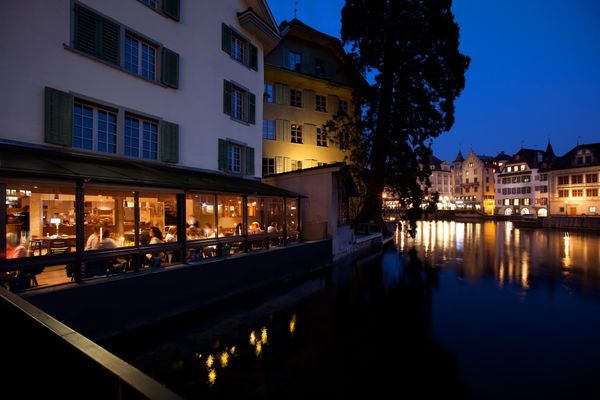 Genussvolles Frühstück am Wasser